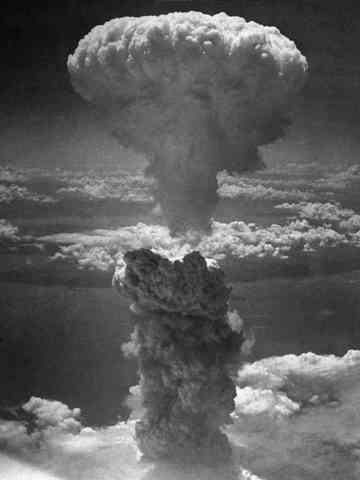 US first uses atomic bomb in war