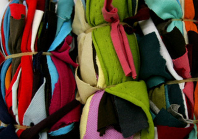 Дзесяткі адзінак кантрабанднай вопраткі знойдзены каля Каробчыц