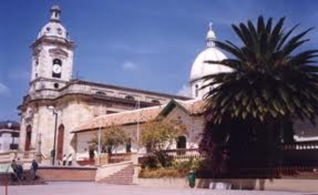 a los 8 mi familia y yo nos vinimos a vivir a paipa