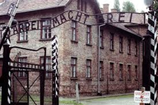 Nazis empty Auschwitz and start prisoners on "death marches" to Germany.