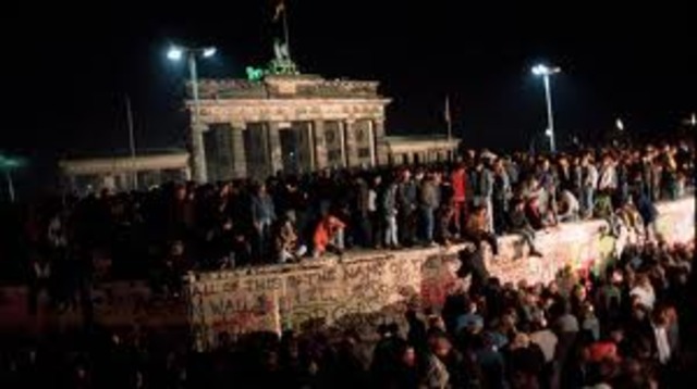 Berlin wall falls
