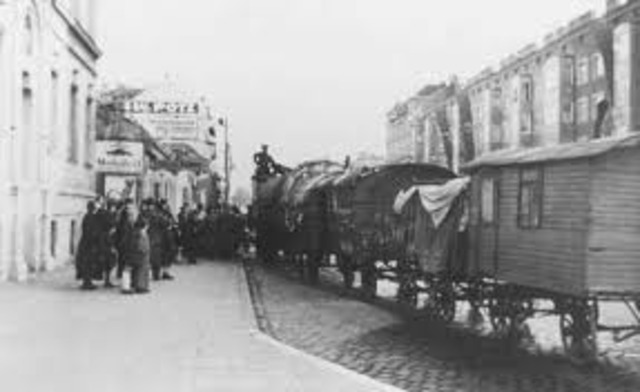 Five thousand Austrian Gypsies from the Lódz ghetto are deported to the killing center at Chelmno where they are all killed in mobile gas vans.