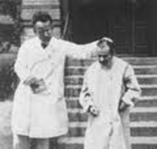 Hitler extends powers to doctors to kill institutionalized mentally and physically disabled persons in the "euthanasia" program.