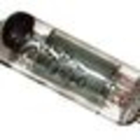 Invento del tubo de vacío.