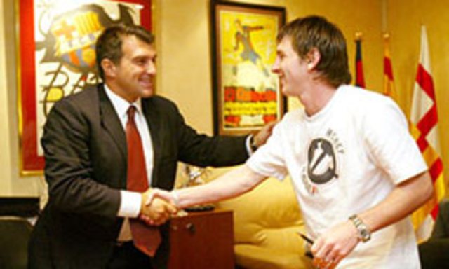 Messi renewed his contract in FC Barcelona