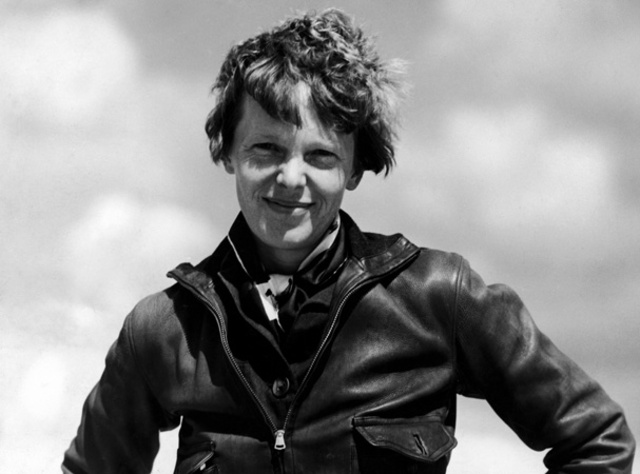 Amelia Earhart takes on solo Transatlantic Flight
