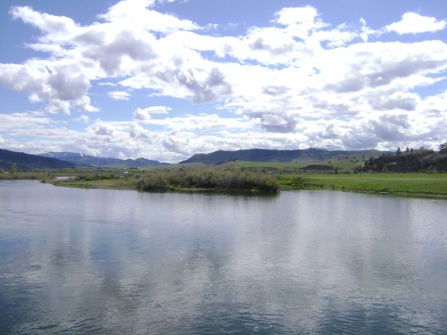 Grarm is bitten by a poisonous snake at the Missouri River