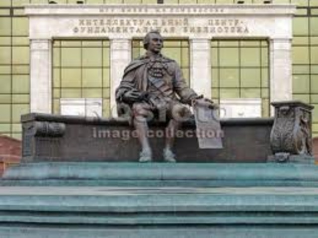 Памятник Ломоносову у Интелектуального центра Фундаментальной библиотеки