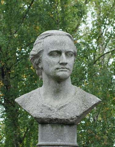 Памятник М. В. Ломоносову в г. Архангельске у Поморского государственного университета им М.В.Ломоносова.