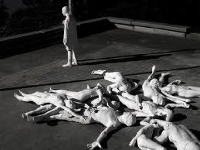 The German government closes all Jewish schools.