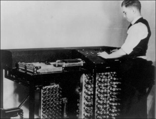 1937 ABC (Atanasoff Berry Computer).