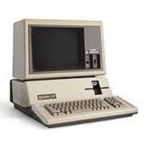 Apple anuncia el computador plagado de problemas Apple III.