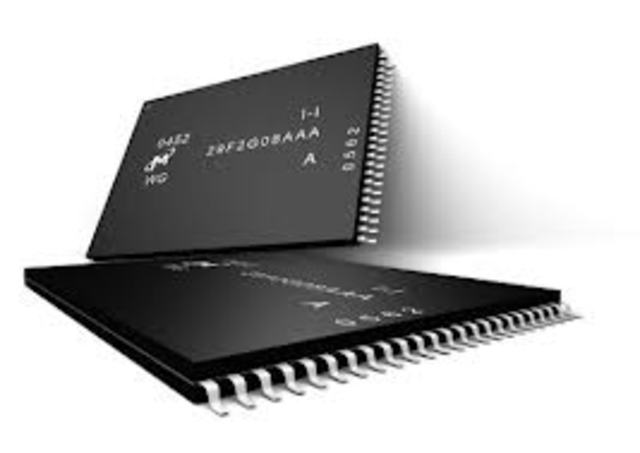 Desarrollo de la primera memoria Flash™ NAND de 64 Gb de clase 30 nm