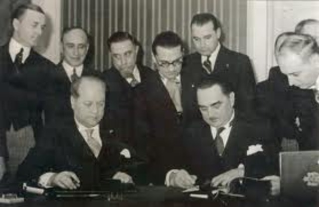 The soviet union declares neutrality