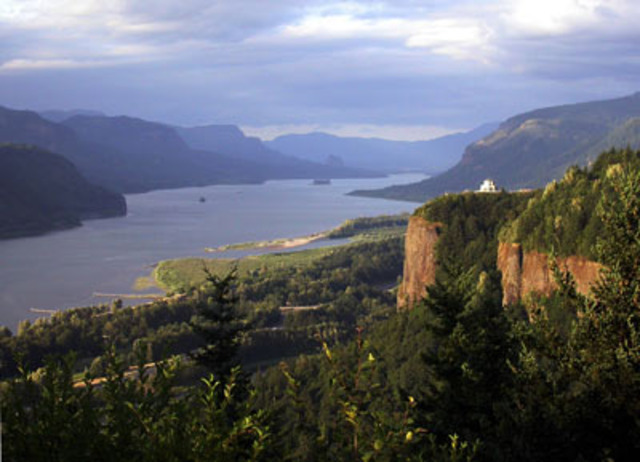 The Expedition enters into the Columbia River