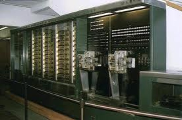 1944: COLOSSUS MARK I: PRIMERA CALCULADORA ELECTROMECANICA