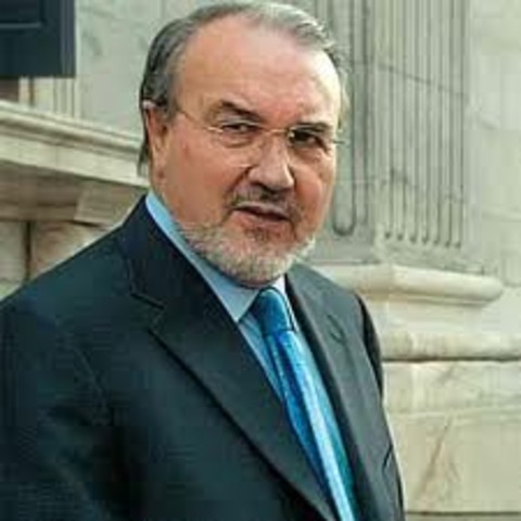 Pedro Solbes, reduce la previsión de crecimiento