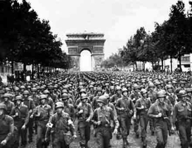 Allied forces liberate Paris, France