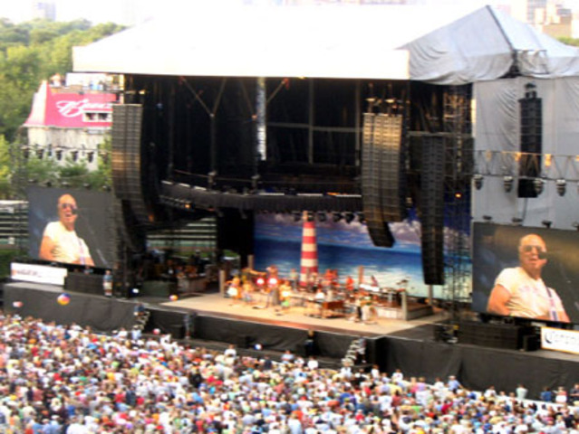 First concert held at Wrigley