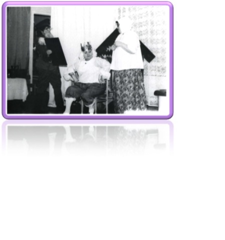 В яслях-саду создана драматическая студия.