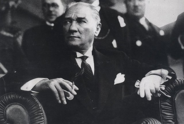 Mustafa Kemal transforms Turkey into Republic