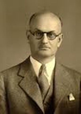 Edward Tolman born in Newton, Massachusetts