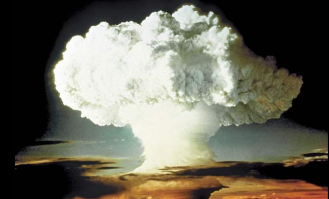 President Truman authorizes the building of a thermonuclear weapon