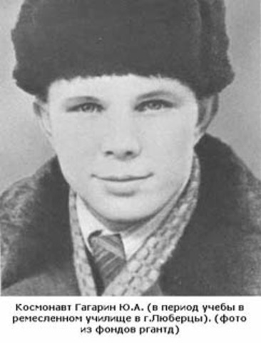 С отличием окончил и ремесленное училище по специальности «формовщик-литейщик»