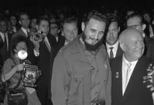 Khrushchev announces the removal of missiles