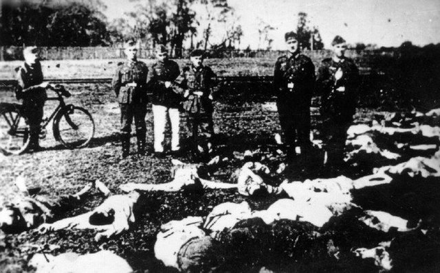 Seven thousand one hundred ninety-six Jews are deported from the Lódz ghetto to Chelmno where they are killed.