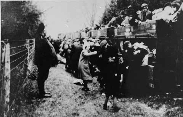 Five thousand Austrian Gypsies from the Lódz ghetto are deported to the killing center at Chelmno where they are all killed in mobile gas vans.