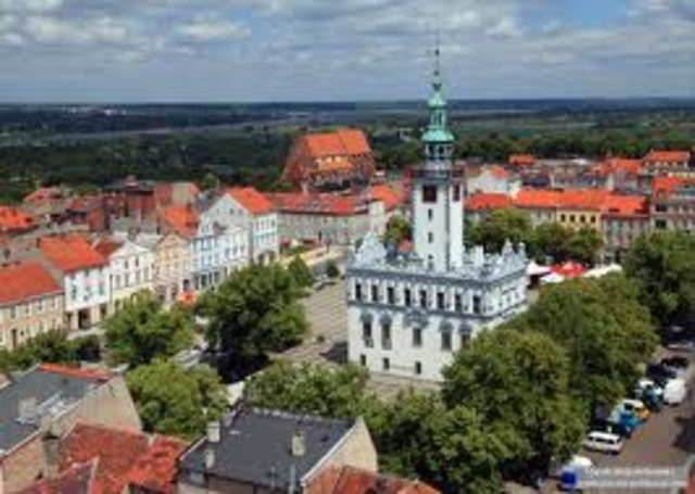 Jews in the Lódz ghetto are deported to the killing center at Chelmno.
