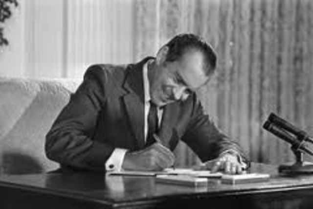 President Nixon signs National Cancer Act