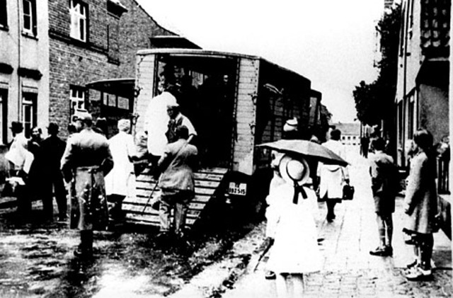Approximately ten thousand Jews, who had arrived in the Lódz ghetto some six months earlier from Germany, Luxembourg, Vienna, and Prague, are deported to Chelmno. Their baggage is confiscated before they board the train.