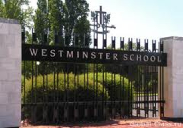 поступил в колледж