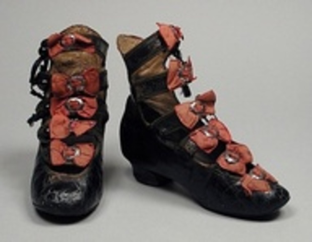 types of shoes that women would were in 1801