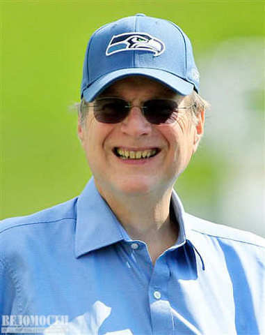 Выпускает мемуары