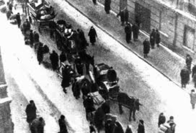 Germans was forcing jews in Poland