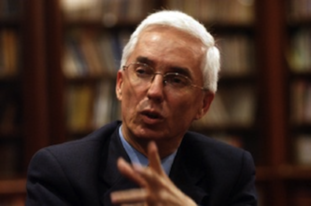 Robledo muestra que tres EPS cobraban de más por medicamentos