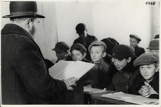 The German government closes all Jewish schools