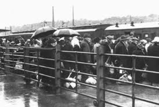Approximately fifteen thousand Jews in the Lódz ghetto are deported to Chelmno, mostly children under ten and individuals over sixty-five, but also others who are too weak or ill to work. By September 16, approximately fifty-five thousand Jews have been d