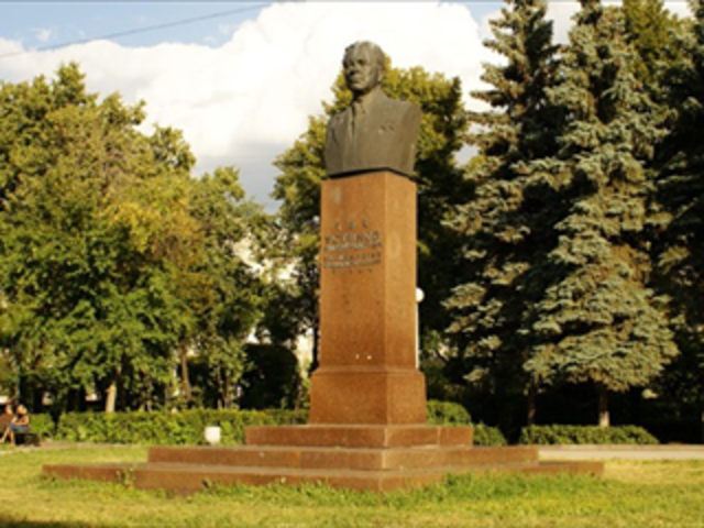 Бюст Дмитрия Устинова