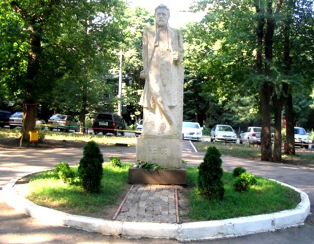 Памятник Антону Чехову