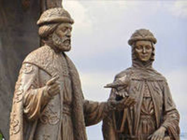 Памятник Благоверным князю Петру и княгине Февронии Муромским