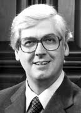 Hamilton Smith purifies the first restriction enzyme