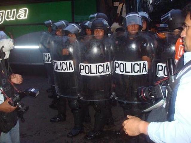 Es una pena que no tuviera mejor policía. El investigador contra los drogas fue arrestado en los Estados Unidos por tráfico de drogas.