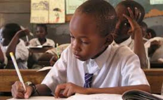 Presidente de Uganda declara: Educacion Gratuita a 4 niños por familia