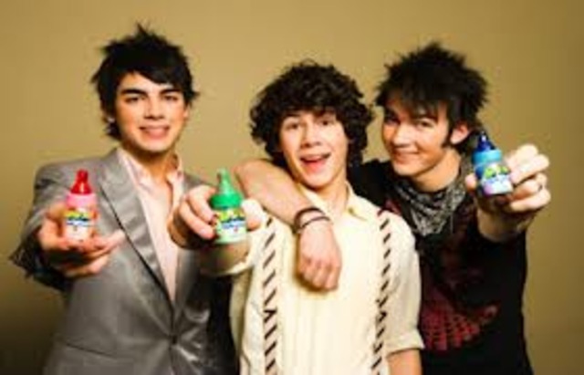 The Jonas Brother do a 'Baby Bottle Pop' commercial