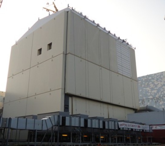 Temporaary cover installed over unit 1 reactor bulding