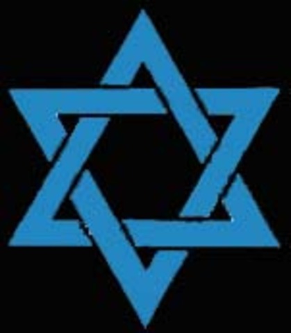 De första lagarna som begränsar judarnas frihet införs.